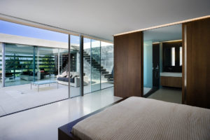 By MoRE_Casa Pi_ interior_diurna_dormitorio_relación con patio