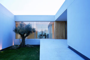 By MoRE_ Pralaya_exterior_diurna_acceso vivienda