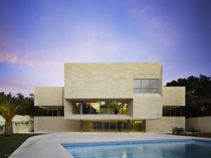 By MoRE_Embajada de Argelia_exterior_diurna_alzado trasero_ piscina