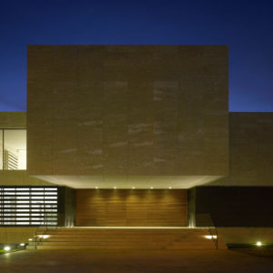 By MoRE_ Embajada de Argelia_exterior_nocturna_detalle volumen patio