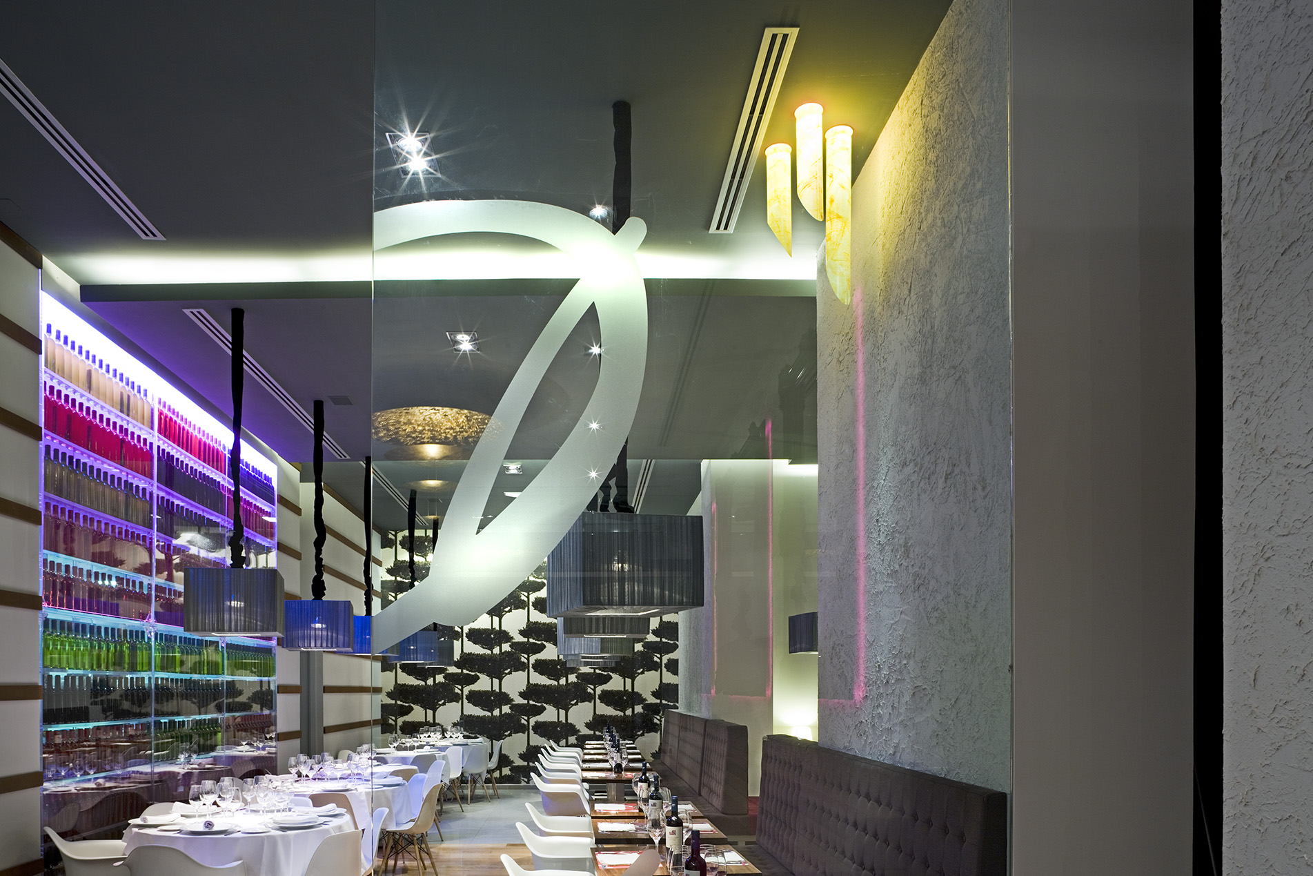 By MoRE_Restaurante La Charola_detalle mampara separadora espacios